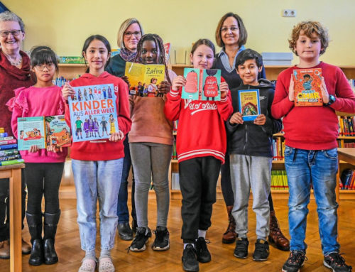 Essener Lesebündnis spendiert Grundschule neue Bücher