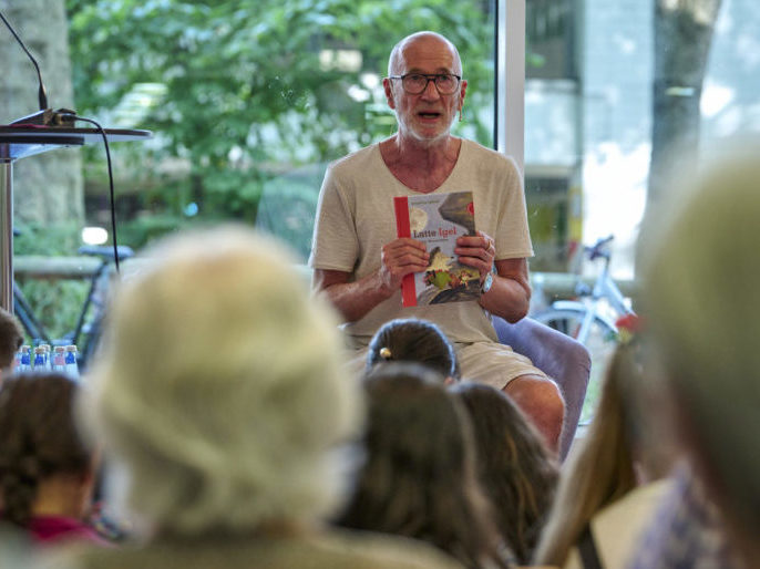Peter Lohmeyer ließt im Medienforum des Bistum Essen
