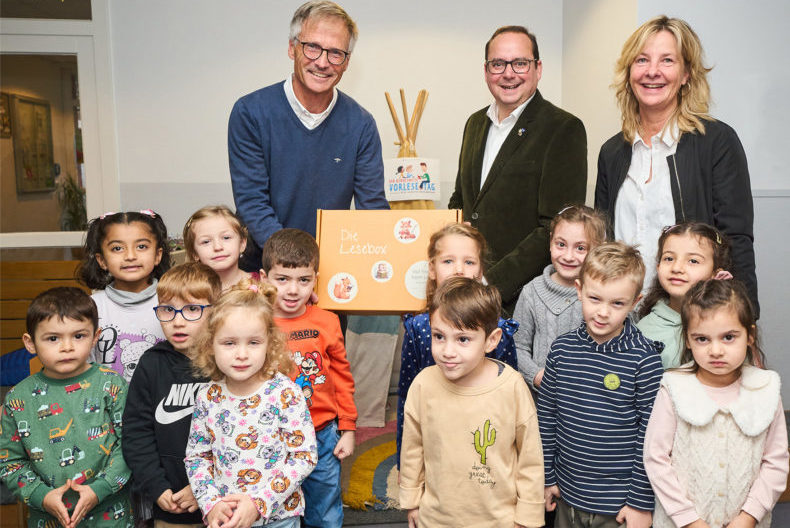 Kinderstiftung Übergabe Lesebox