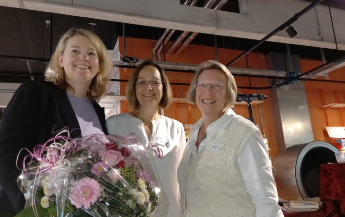 ehem. Schatzmeisterin Nina Ardelmann, 1. Vorsitzende Katrin Martens, Büroleiterin Birgit Breuer