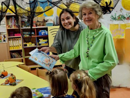 Buchübergabe Faire Wohe 2025