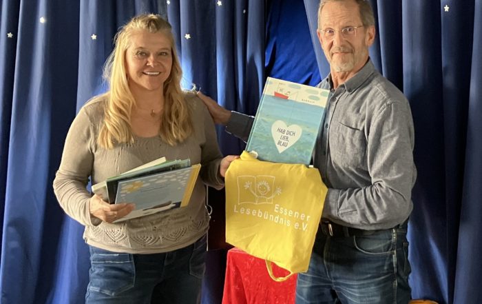 Buchübergabe AWO-Kita Haus-Berge-Straße