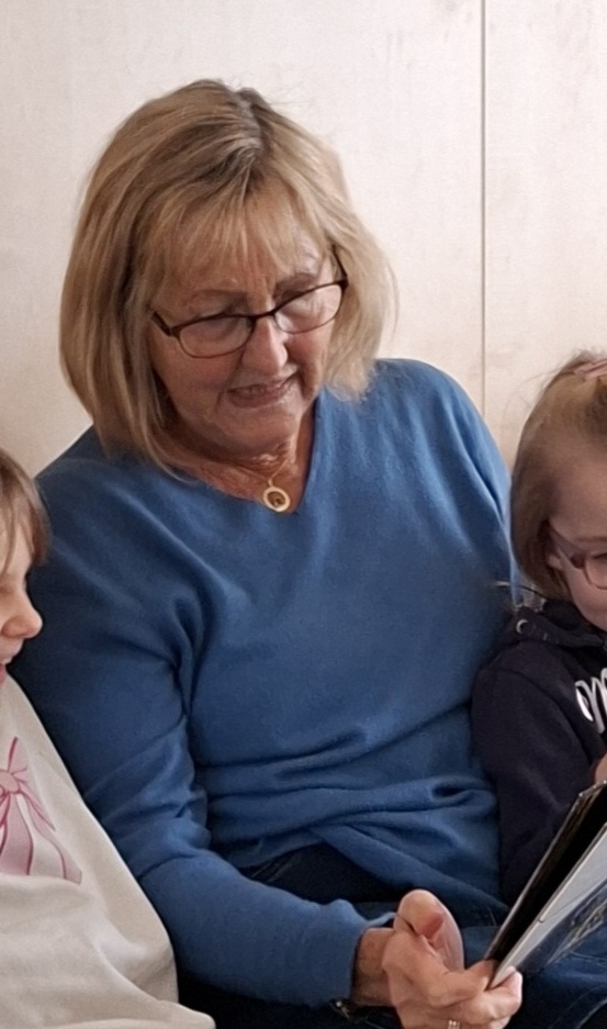 Frau Klubsch liest vor