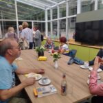 Kaffeetrinken im Wintergarten